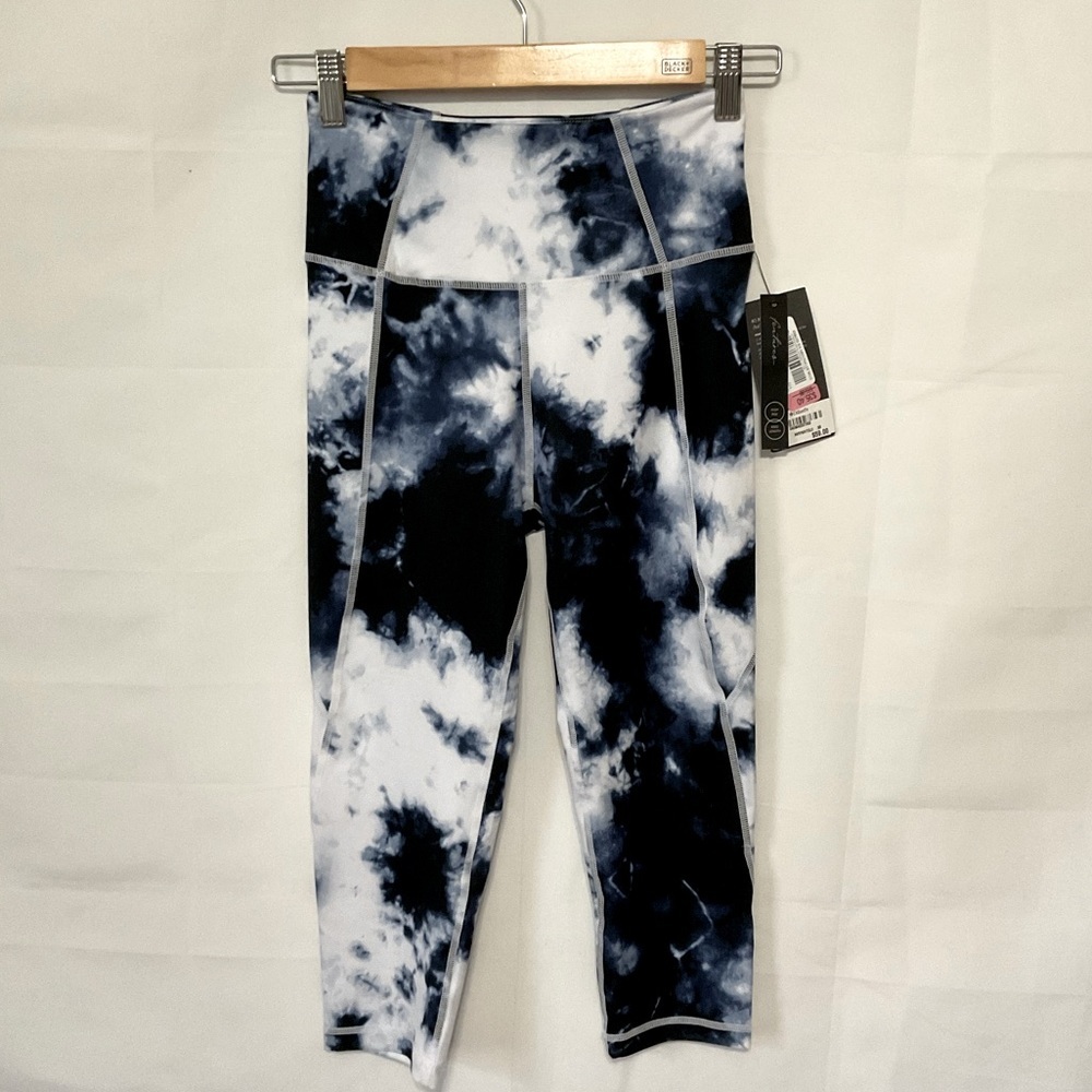 Kinesis High rise knee length leggings Size extra small NWT